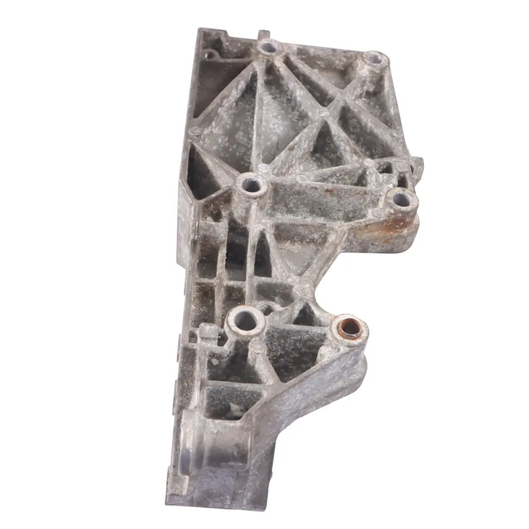 Supporto staffa alternatore 2.0 TDI per Volkswagen VW Golf 5 con numero di parte 03G903143F Volkswagen VW Golf 5 Supporto staffa alternatore 2.0 TDI - SKU 03G903143F - Numero di parte 03G903143F