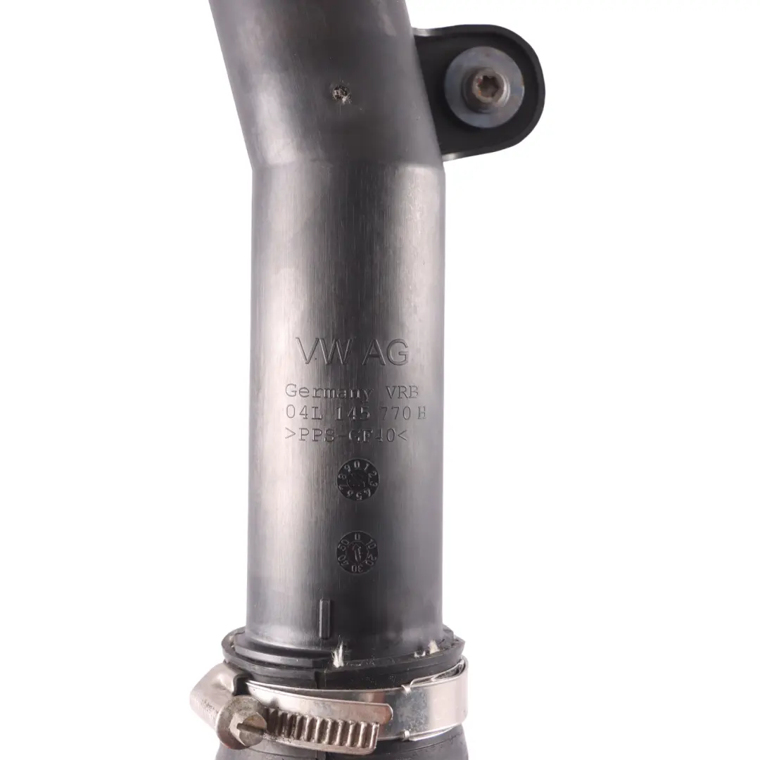 Tubo de admisión de aire de carga del intercooler para Audi A3 8V con número de pieza 04L145762AD Audi A3 8V Tubo de admisión de aire de carga del intercooler - SKU 04L145762AD - Número de pieza 04L145762AD