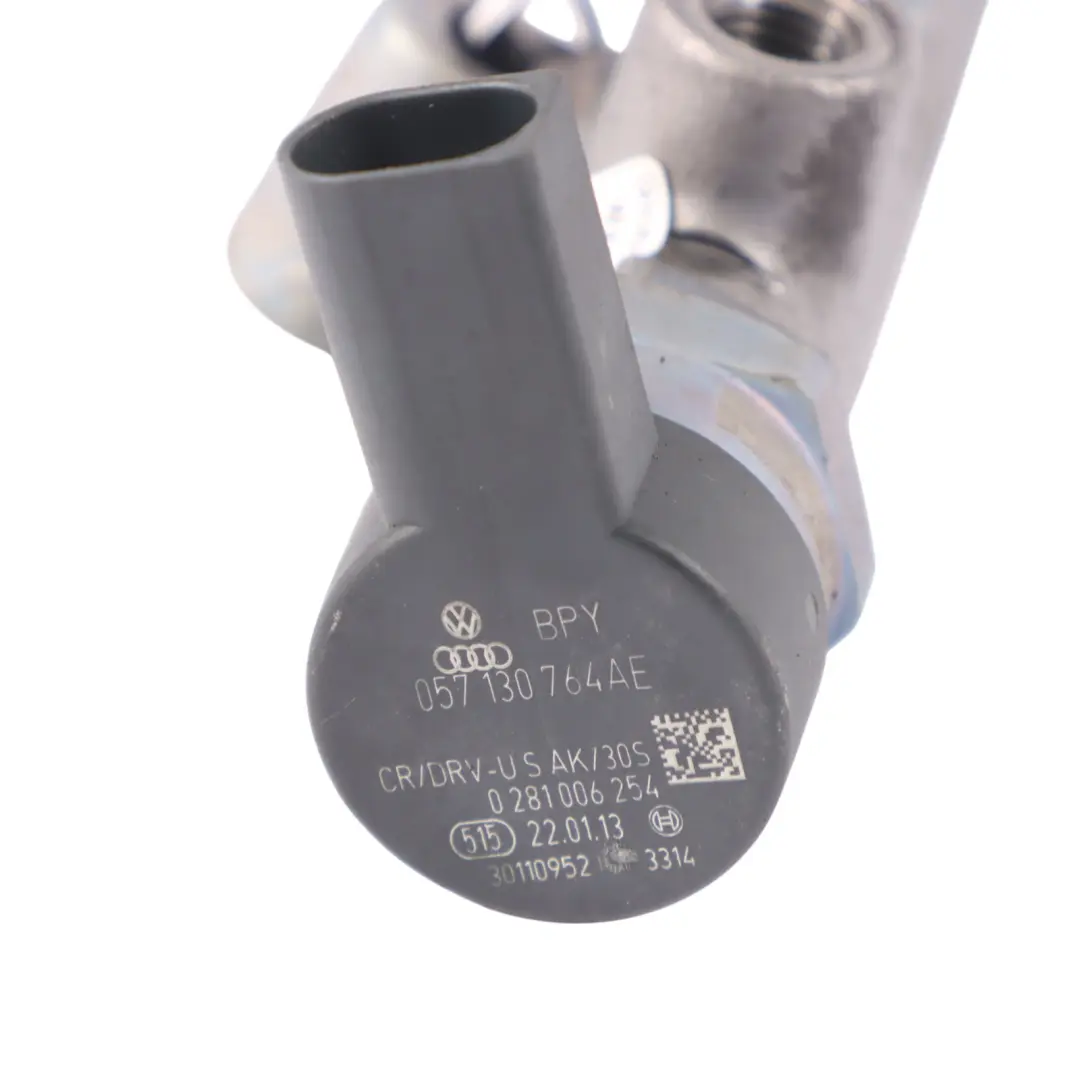 Ligne d'injection carburant pression Rail droit pour Audi Q7 4L 3.0 TDI à propos du numéro de pièce 059130090CN Audi Q7 4L 3.0 TDI Ligne d'injection carburant pression Rail droit - SKU 059130090CN - Numéro de pièce 059130090CN