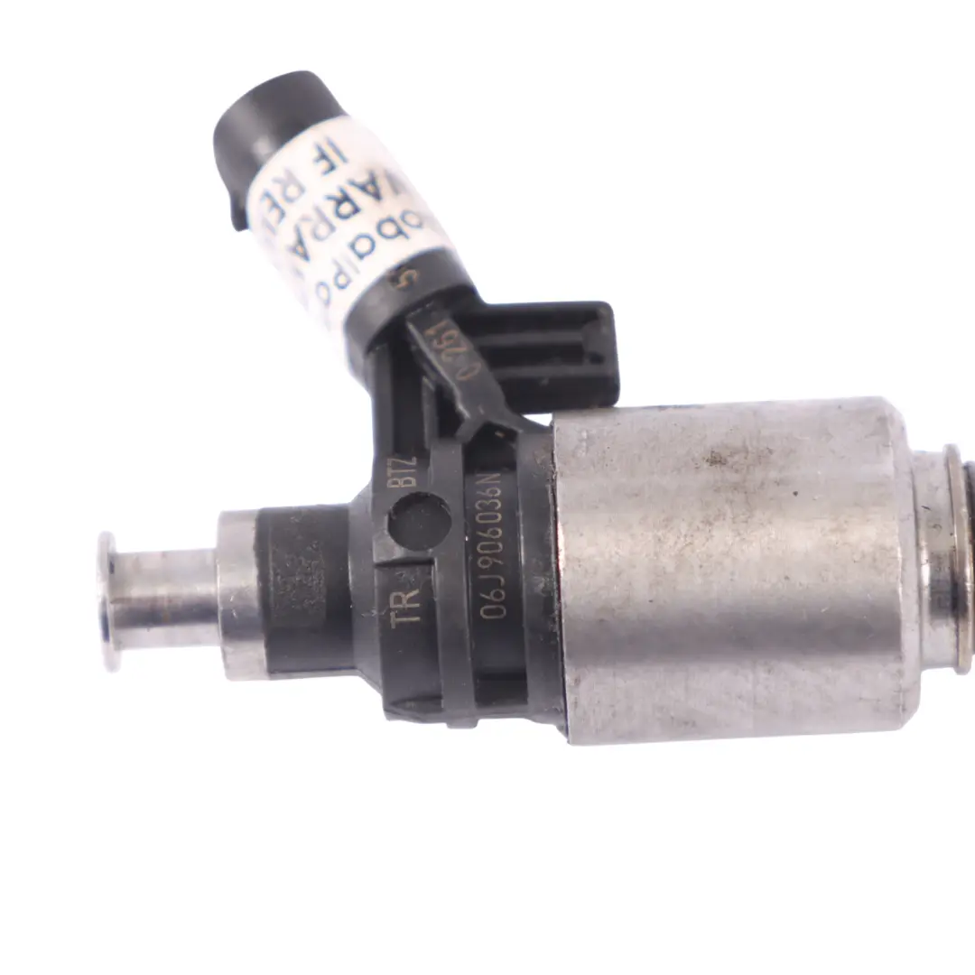 Inyector combustible Motor gasolina Boquilla inyección combustible para Audi TT 8J con número de pieza 06H906036Q Audi TT 8J Inyector combustible Motor gasolina Boquilla inyección combustible - SKU 06H906036Q - Número de pieza 06H906036Q