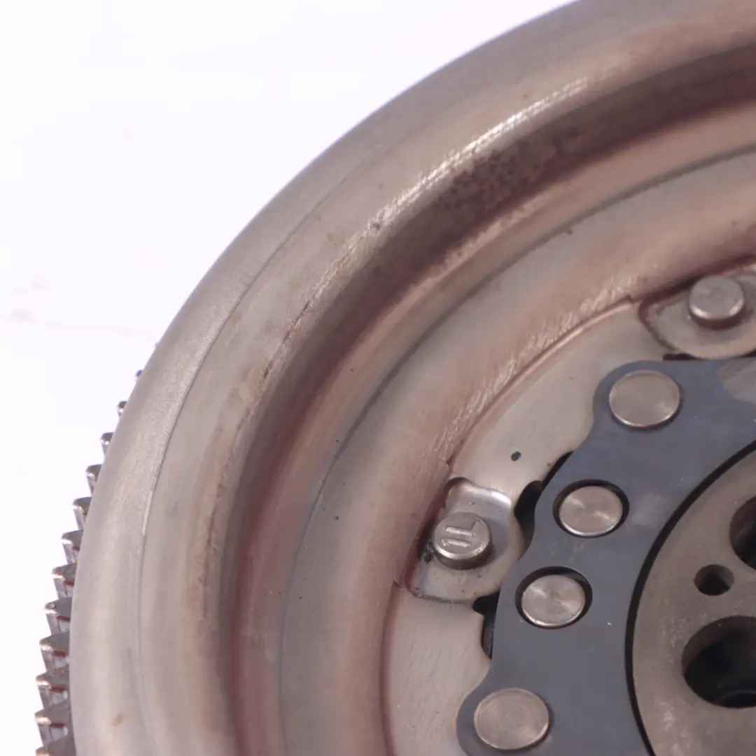 CESA Automatik Getriebe Zweimassen Schwungrad für Audi TT 8J 2.0 TFSI mit Teilenummer 06J105266T Audi TT 8J 2.0 TFSI CESA Automatik Getriebe Zweimassen Schwungrad - SKU 06J105266T - Teilenummer 06J105266T