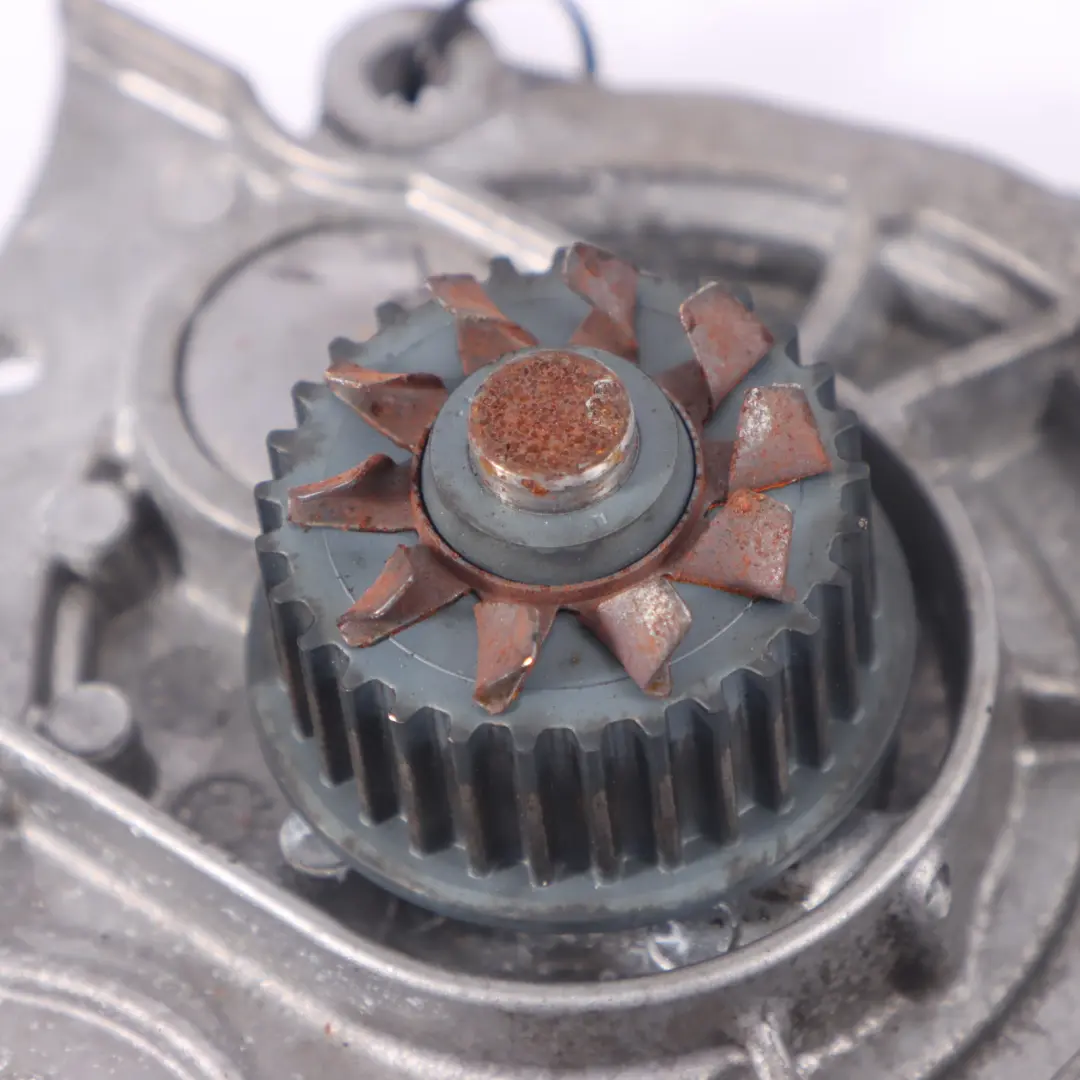 Regulator Płynu Pompa Wody do Audi A4 B9 Volkswagen Golf 8 2.0 TFSI o numerze 06L121012L Audi A4 B9 Volkswagen Golf 8 2.0 TFSI Regulator Płynu Pompa Wody - SKU 06L121012L - Numer Części 06L121012L