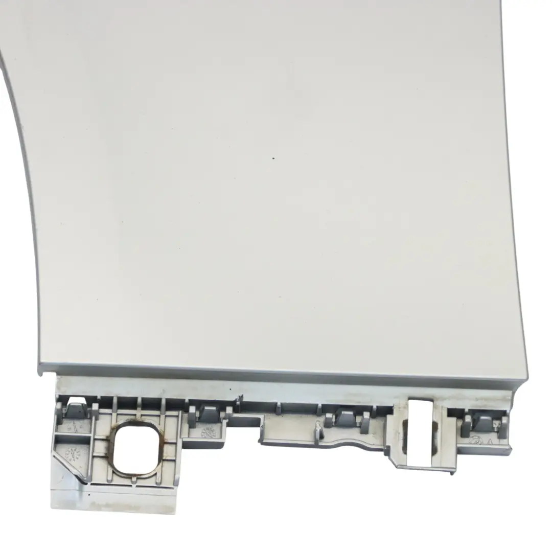Pannello laterale parafango anteriore sinistro Titansilber - 354 per BMW E92 E93 con numero di parte 2155919 BMW E92 E93 Pannello laterale parafango anteriore sinistro Titansilber - 354 - SKU 2155919-TS2 - Numero di parte 2155919