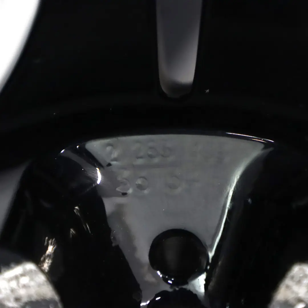 Cerchio ruota posteriore BMW F12 F13 lega nera 20" 10,5J ET19 M 343 per con numero di parte 2284708 Cerchio ruota posteriore BMW F12 F13 lega nera 20" 10,5J ET19 M 343 - SKU 2284708-1 - Numero di parte 2284708