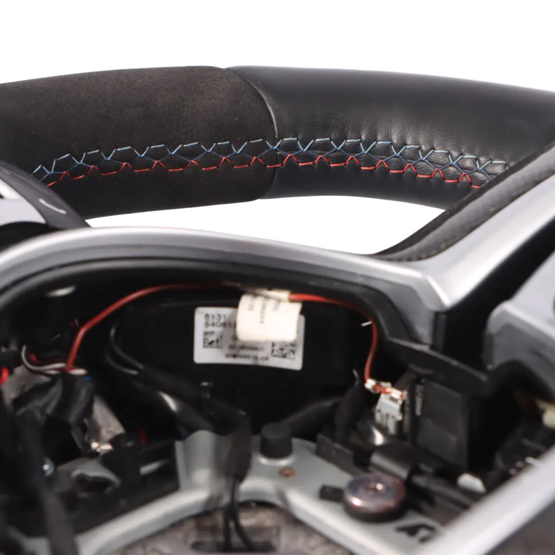 Pelle Alcantara M Performance Carbon Riscaldato per Volante BMW F80 M3 F82 M4 in con numero di parte 2413014 Volante BMW F80 M3 F82 M4 in Pelle Alcantara M Performance Carbon Riscaldato - SKU 2413014 - Numero di parte 2413014