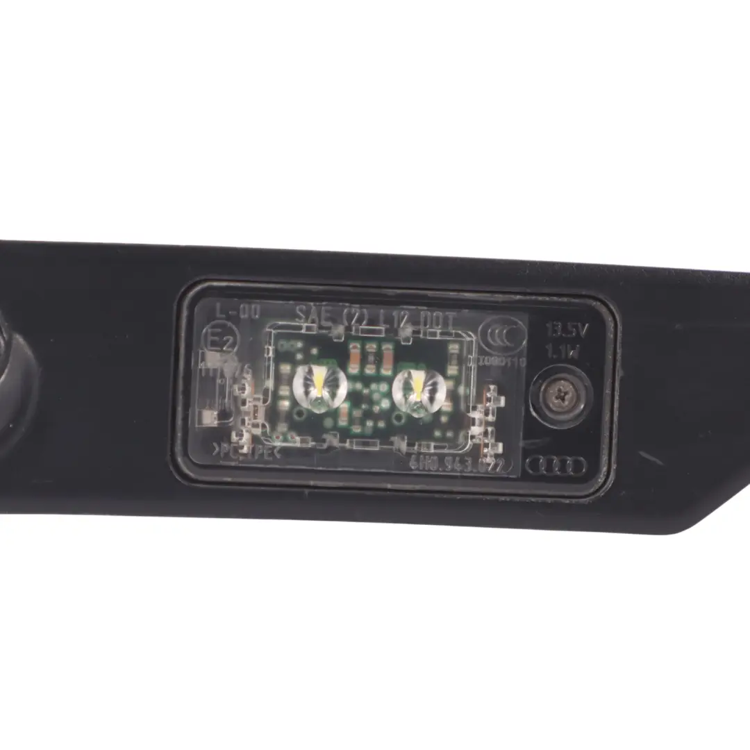 Audi A8L 4H Coperchio Portellone posteriore Maniglia Luce targa - SKU 4E0827574K - Numero di parte 4E0827574K