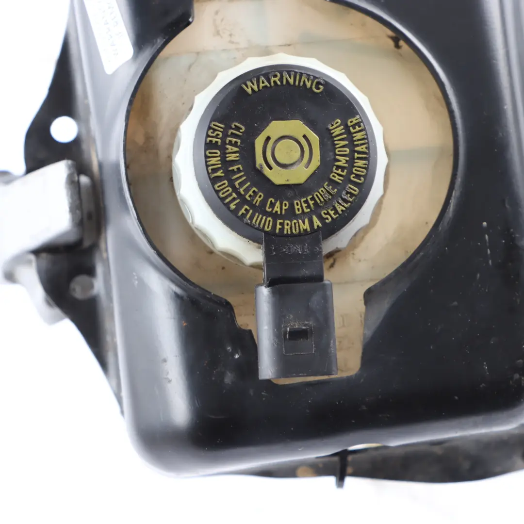 Brake Servo Master Fluid Reservoir Expansion Tank Bottle to Audi A5 8T with Part number 4G2611021 Audi A5 8T Brake Servo Master Fluid Reservoir Expansion Tank Bottle - SKU 4G2611021 - Part number 4G2611021