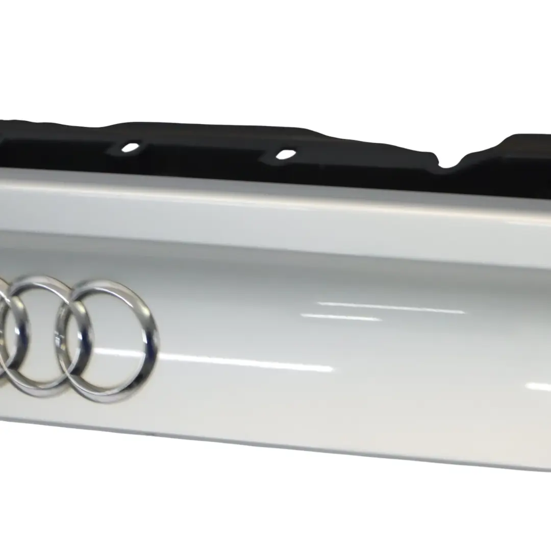 Tylny Spojler Blenda Klapy Srebrny Metalik - X7W do Audi A7 4G o numerze 4G8827086G Audi A7 4G Tylny Spojler Blenda Klapy Srebrny Metalik - X7W - SKU 4G8827086G-ICS - Numer Części 4G8827086G