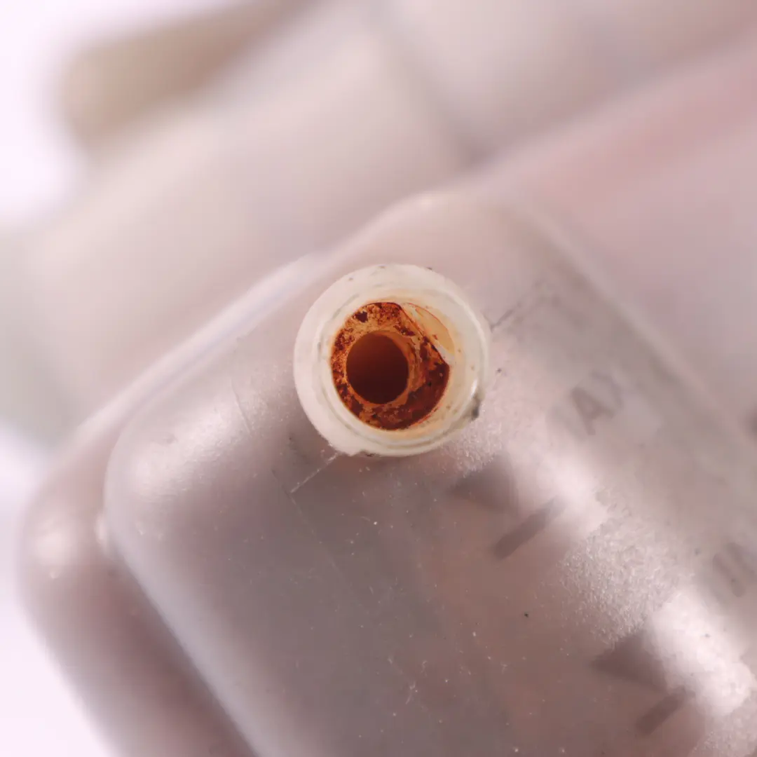 A8L 4H 3.0 TDI CDTA Depósito de expansión del refrigerante para Audi con número de pieza 4H0121403G Audi A8L 4H 3.0 TDI CDTA Depósito de expansión del refrigerante - SKU 4H0121403G - Número de pieza 4H0121403G