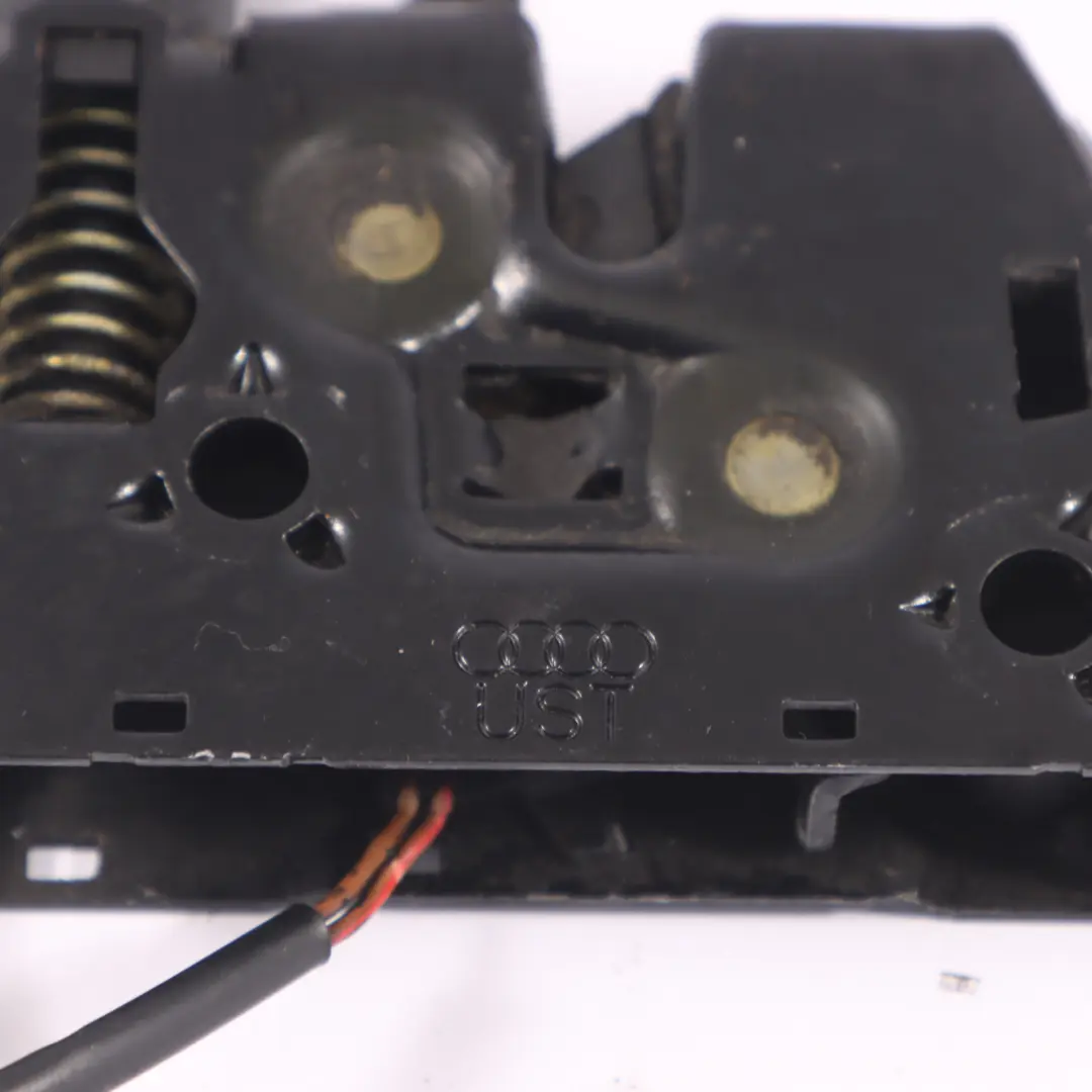 Audi A8L 4H Blocco del cofano motore Chiusura a sinistra a destra - SKU 4H0823509C - Numero di parte 4H0823509C
