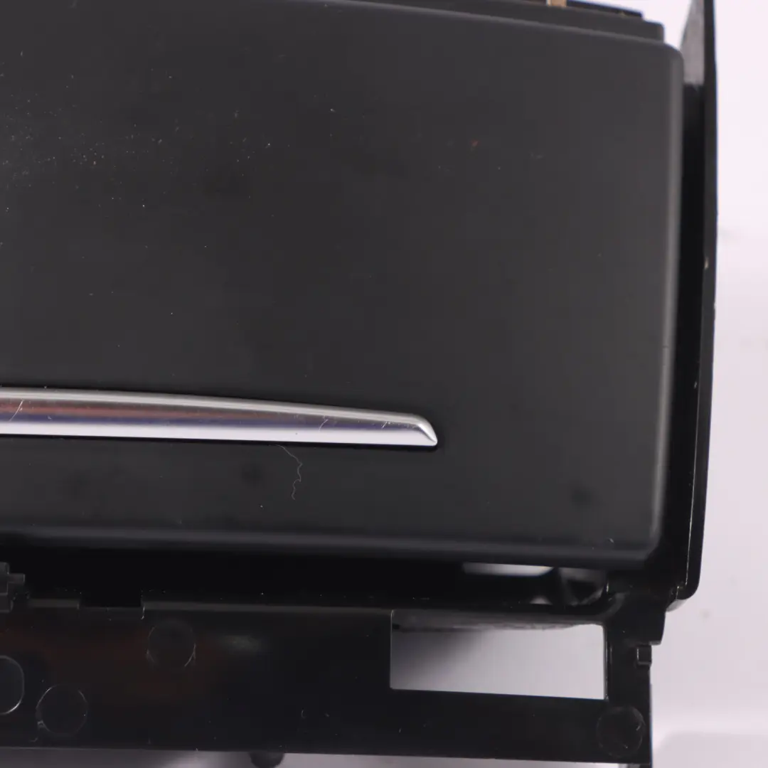 Audi A8L 4H Toma de Corriente Enchufe Encendedor 12V Panel - SKU 4H0864051B - Número de pieza 4H0864051B