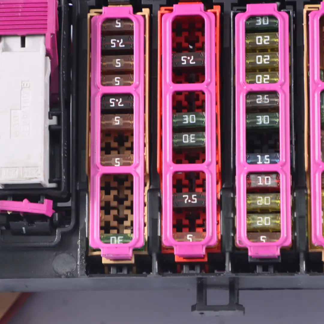 Relé Soporte Fusible Caja de Conexiones para Audi A8 D4 4H con número de pieza 4H0907348C Audi A8 D4 4H Relé Soporte Fusible Caja de Conexiones - SKU 4H0907348C - Número de pieza 4H0907348C