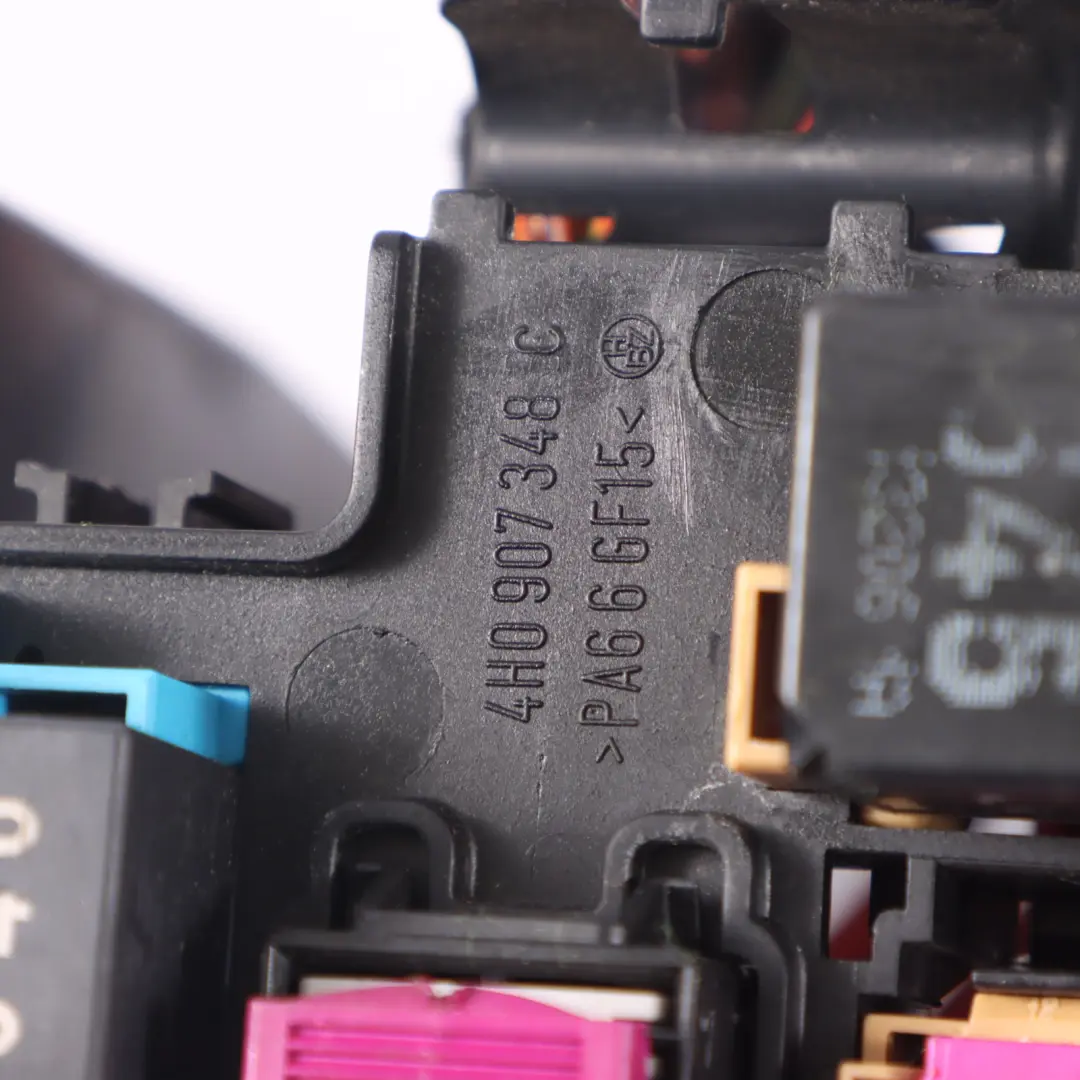 Audi A8 D4 4H Relay staffa portafusibili scatola di giunzione - SKU 4H0907348C - Numero di parte 4H0907348C