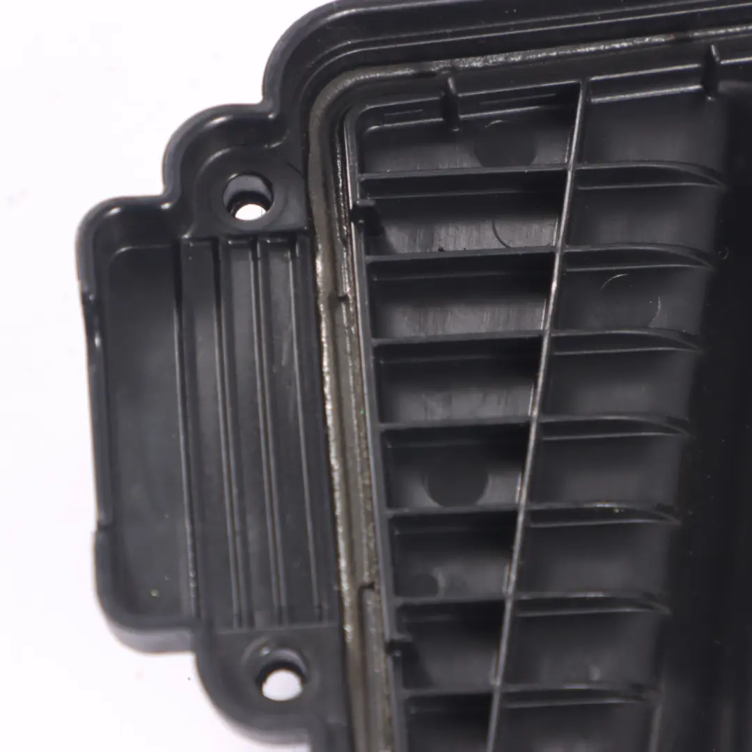 Audi A8L 4H Boîte fusibles Chambre relais Couvercle inférieur Boîtier - SKU 4H0937555 - Numéro de pièce 4H0937555