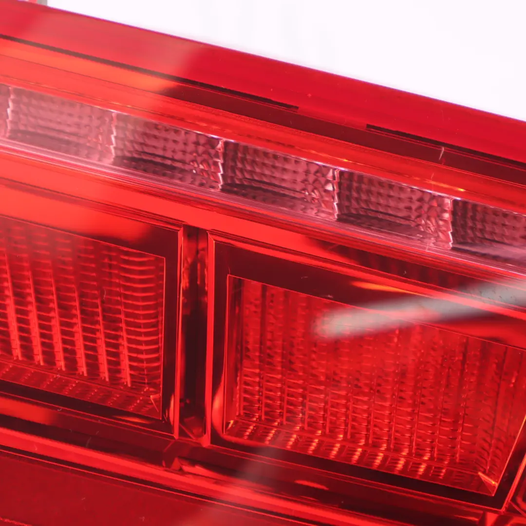 A8L 4H Lampa Tylna Klapy Bagażnika LED Tył Lewa do AUDI o numerze 4H0945093 AUDI A8L 4H Lampa Tylna Klapy Bagażnika LED Tył Lewa - SKU 4H0945093 - Numer Części 4H0945093