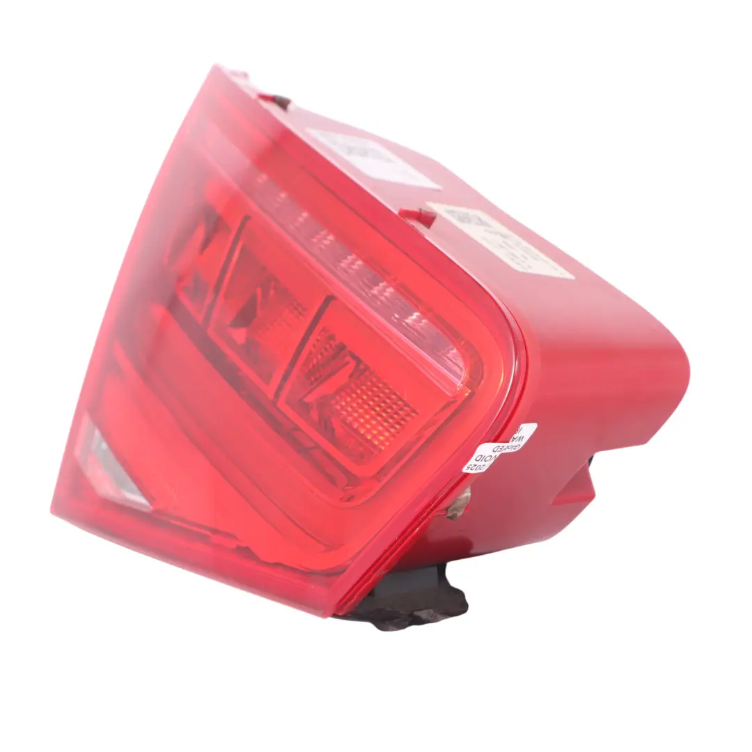 A8L 4H Lampa Tylna Klapy Bagażnika LED Tył Lewa do AUDI o numerze 4H0945093 AUDI A8L 4H Lampa Tylna Klapy Bagażnika LED Tył Lewa - SKU 4H0945093 - Numer Części 4H0945093