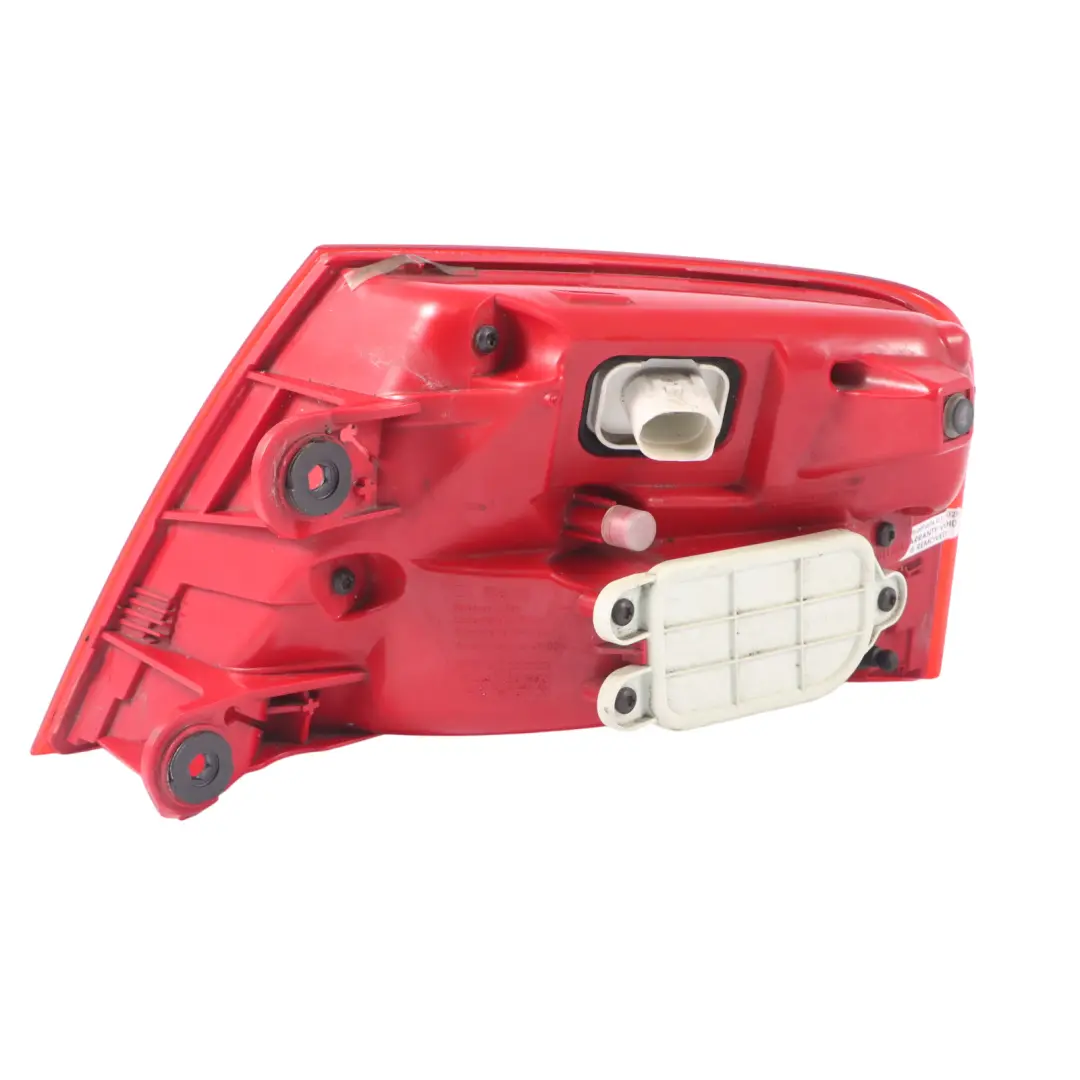 Lampa Światło Zewnętrzne Tył Lewo LED do Audi A8 D4 o numerze 4H0945095 Audi A8 D4 Lampa Światło Zewnętrzne Tył Lewo LED - SKU 4H0945095 - Numer Części 4H0945095