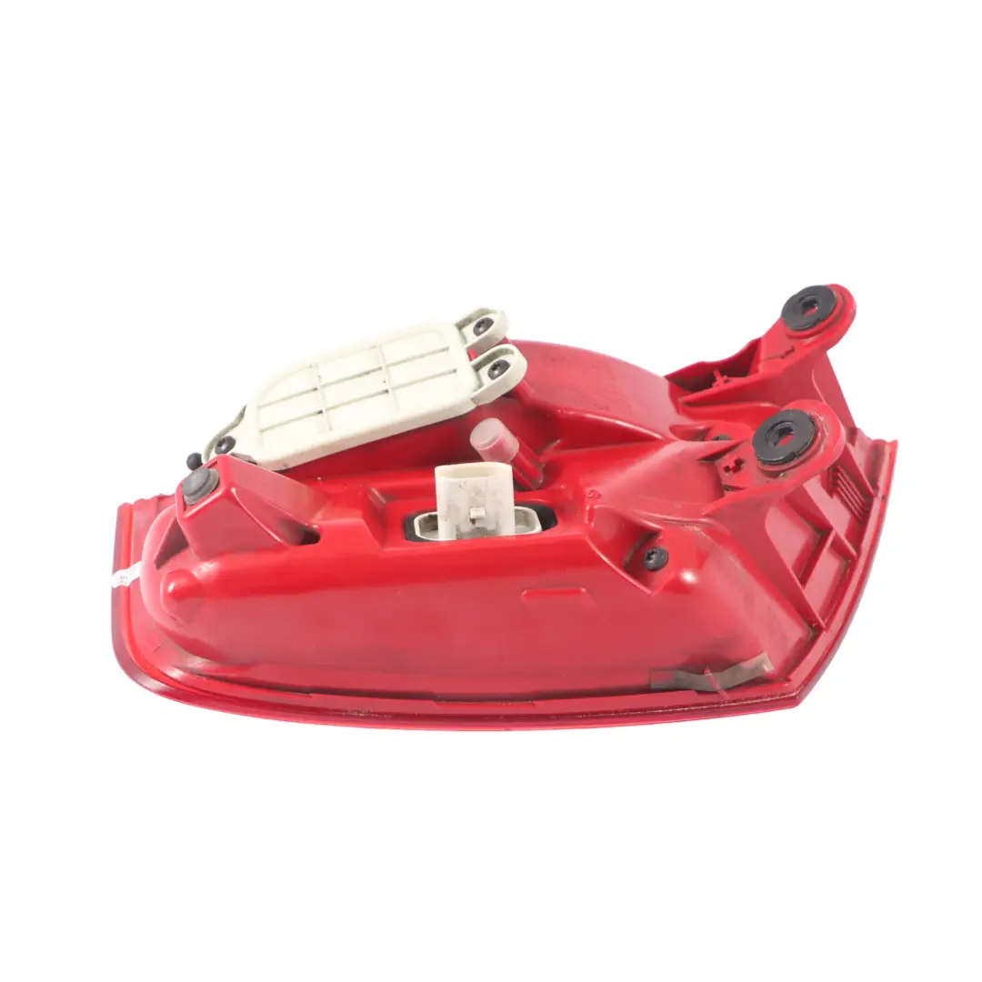Lampa Światło Zewnętrzne Tył Lewo LED do Audi A8 D4 o numerze 4H0945095 Audi A8 D4 Lampa Światło Zewnętrzne Tył Lewo LED - SKU 4H0945095 - Numer Części 4H0945095