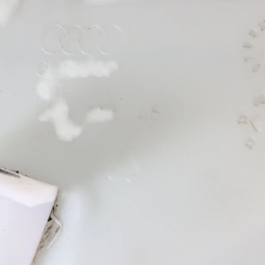 A8L 4H Zbiornik Płynu Spryskiwaczy do Audi o numerze 4H0955453B Audi A8L 4H Zbiornik Płynu Spryskiwaczy - SKU 4H0955453B - Numer Części 4H0955453B