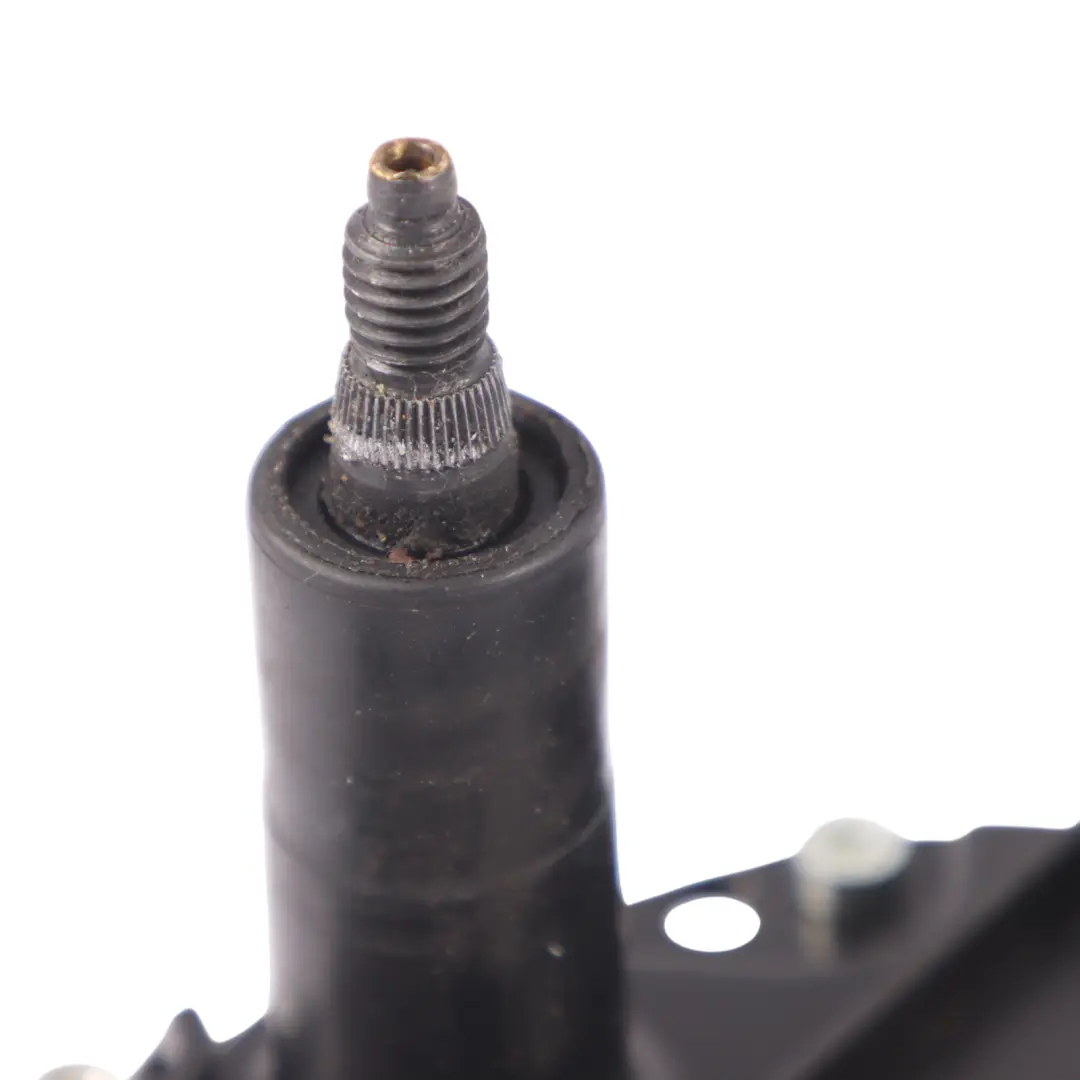 Moteur d'essuie glace de vitre arrière de hayon pour Audi A4 B9 à propos du numéro de pièce 4KE955711 Audi A4 B9 Moteur d'essuie glace de vitre arrière de hayon - SKU 4KE955711 - Numéro de pièce 4KE955711