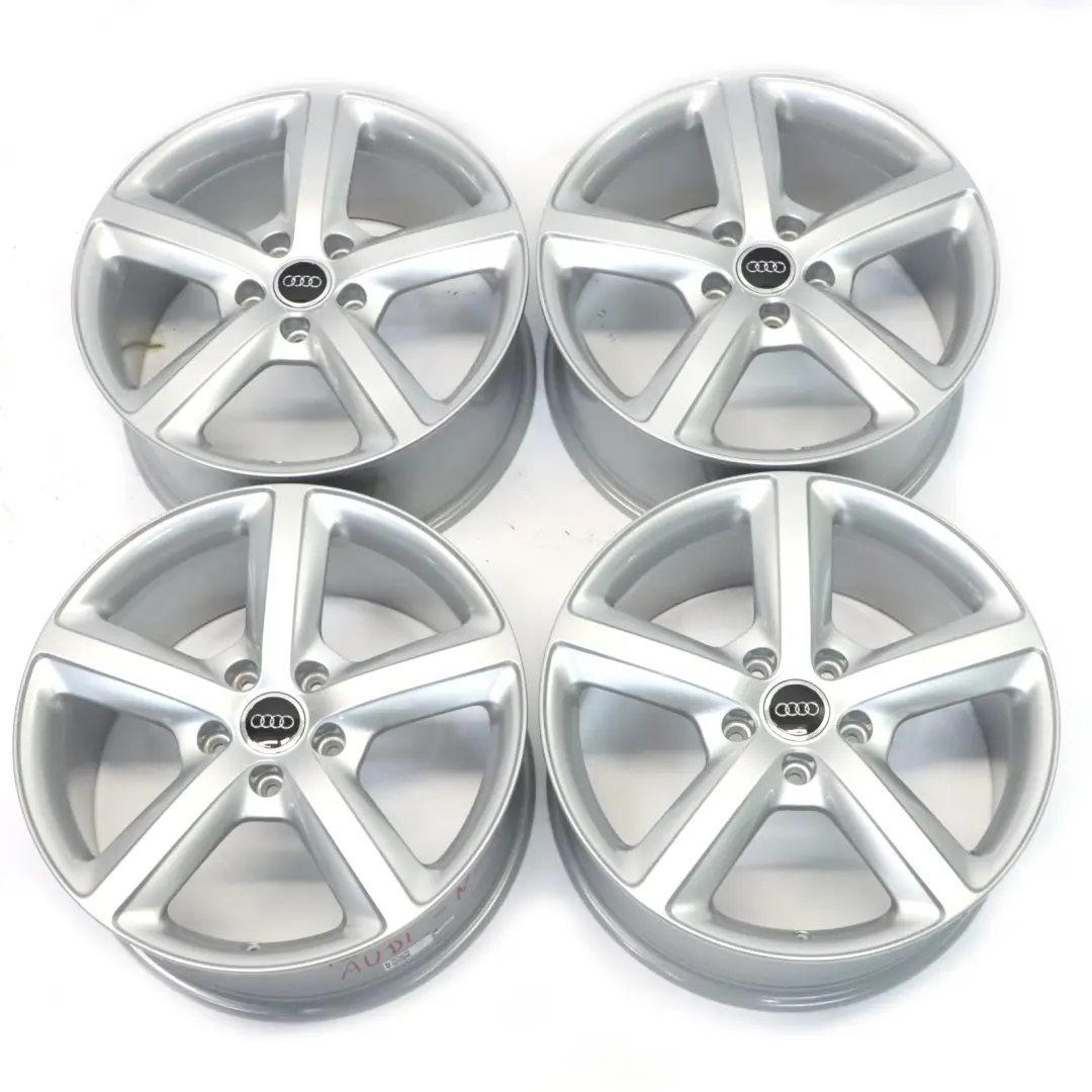 Argento Cerchi in lega Set 20" 9J ET:60 Star Spoke per Audi Q7 4L con numero di parte 4L0601025H Audi Q7 4L Argento Cerchi in lega Set 20" 9J ET:60 Star Spoke - SKU 4L0601025H - Numero di parte 4L0601025H