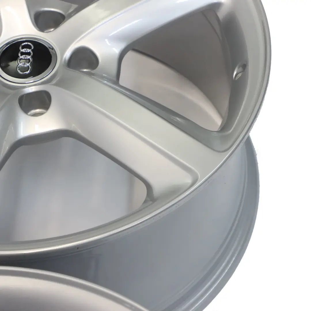 Komplet Srebrnych Felg Aluminiowych 20" 9J ET:60 do Audi Q7 4L o numerze 4L0601025H Audi Q7 4L Komplet Srebrnych Felg Aluminiowych 20" 9J ET:60 - SKU 4L0601025H - Numer Części 4L0601025H