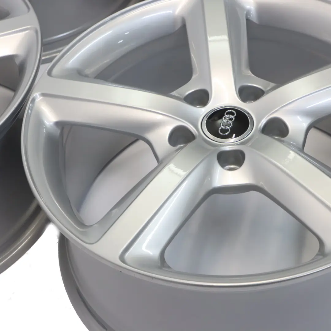 Argento Cerchi in lega Set 20" 9J ET:60 Star Spoke per Audi Q7 4L con numero di parte 4L0601025H Audi Q7 4L Argento Cerchi in lega Set 20" 9J ET:60 Star Spoke - SKU 4L0601025H - Numero di parte 4L0601025H