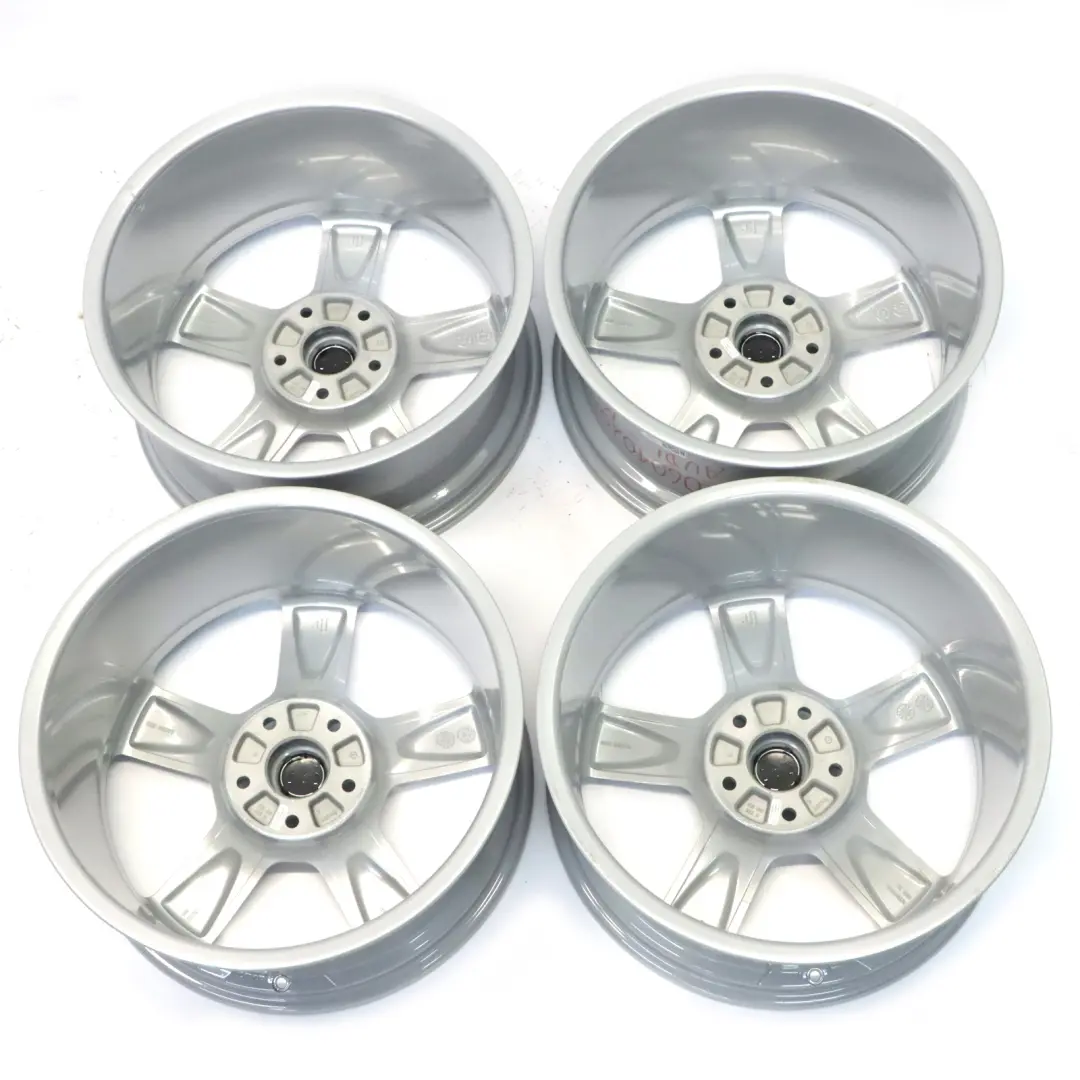 Jantes en alliage argentées Set 20" 9J ET:60 Star Spoke pour Audi Q7 4L à propos du numéro de pièce 4L0601025H Audi Q7 4L Jantes en alliage argentées Set 20" 9J ET:60 Star Spoke - SKU 4L0601025H - Numéro de pièce 4L0601025H