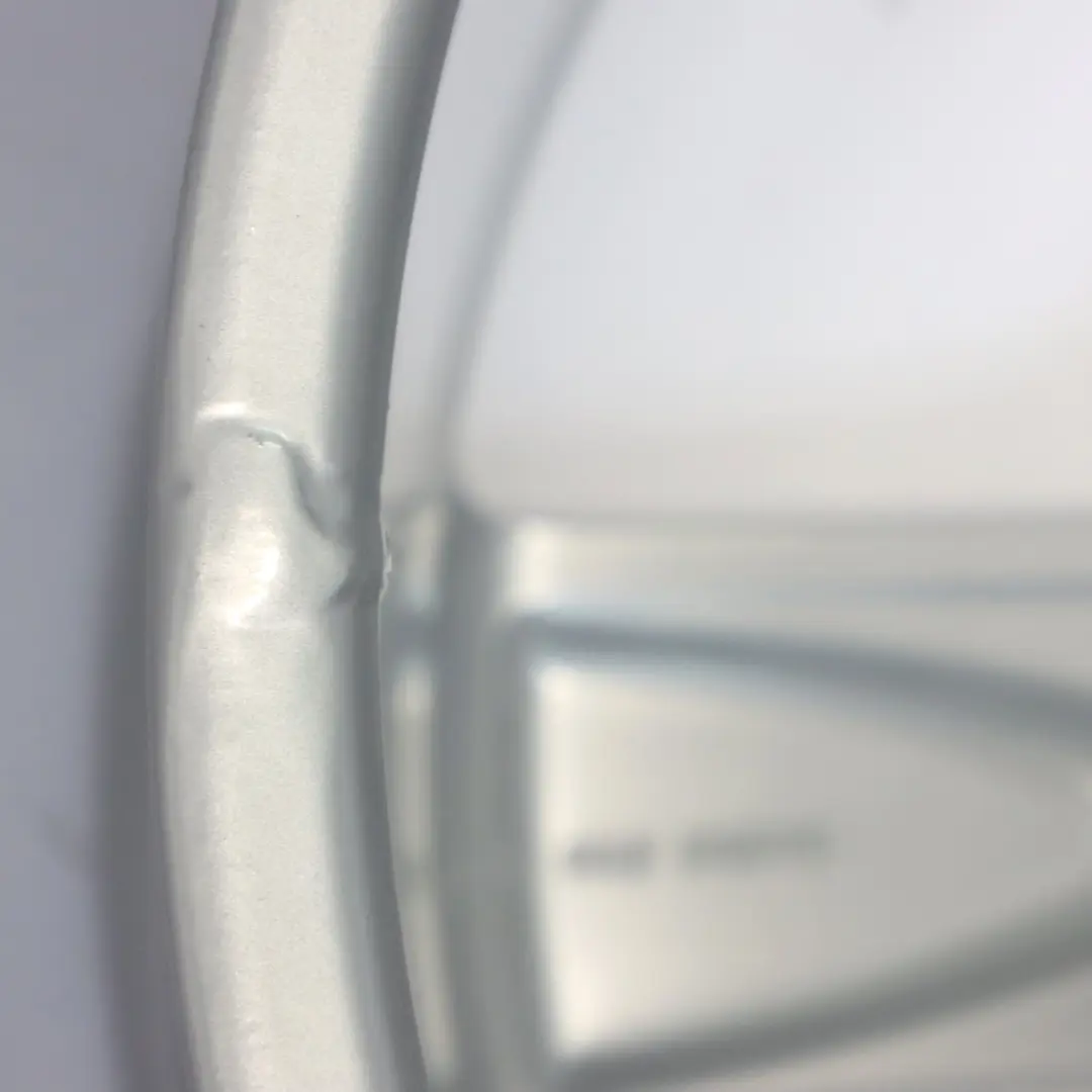 Komplet Srebrnych Felg Aluminiowych 20" 9J ET:60 do Audi Q7 4L o numerze 4L0601025H Audi Q7 4L Komplet Srebrnych Felg Aluminiowych 20" 9J ET:60 - SKU 4L0601025H - Numer Części 4L0601025H