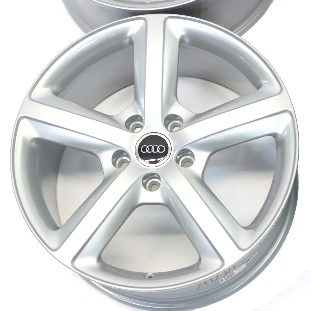 Komplet Srebrnych Felg Aluminiowych 20" 9J ET:60 do Audi Q7 4L o numerze 4L0601025H Audi Q7 4L Komplet Srebrnych Felg Aluminiowych 20" 9J ET:60 - SKU 4L0601025H - Numer Części 4L0601025H