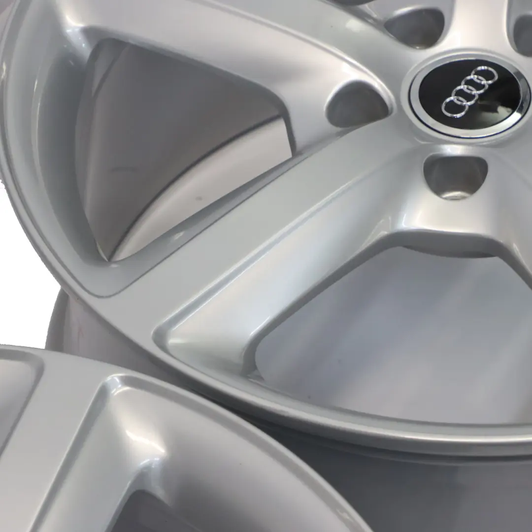 Komplet Srebrnych Felg Aluminiowych 20" 9J ET:60 do Audi Q7 4L o numerze 4L0601025H Audi Q7 4L Komplet Srebrnych Felg Aluminiowych 20" 9J ET:60 - SKU 4L0601025H - Numer Części 4L0601025H