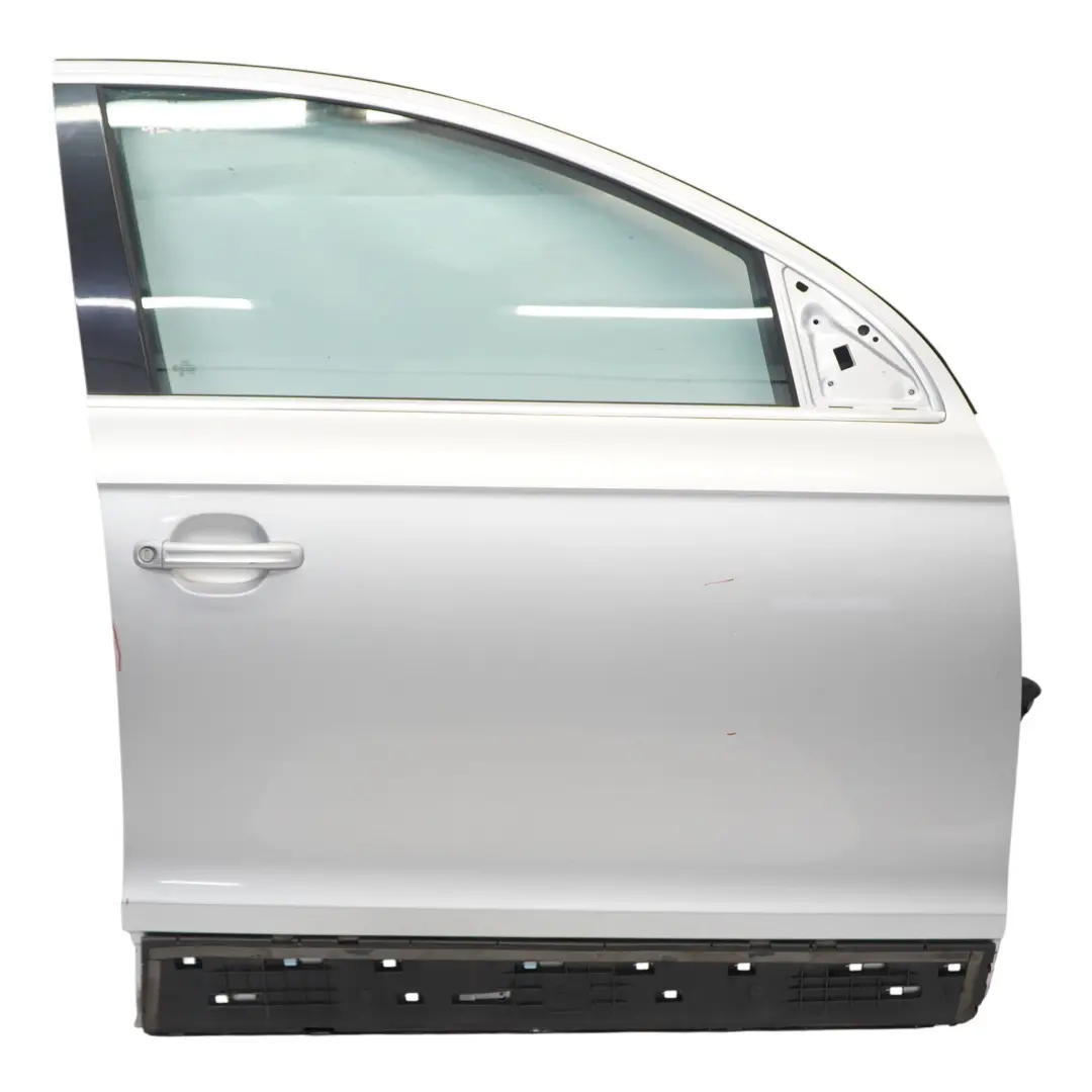 Panneau de recouvrement de porte avant droite Ice Silver Metallic X7W pour Audi Q7 4L à propos du numéro de pièce 4L0831052A Audi Q7 4L Panneau de recouvrement de porte avant droite Ice Silver Metallic X7W - SKU 4L0831052A-ICS - Numéro de pièce 4L0831052A