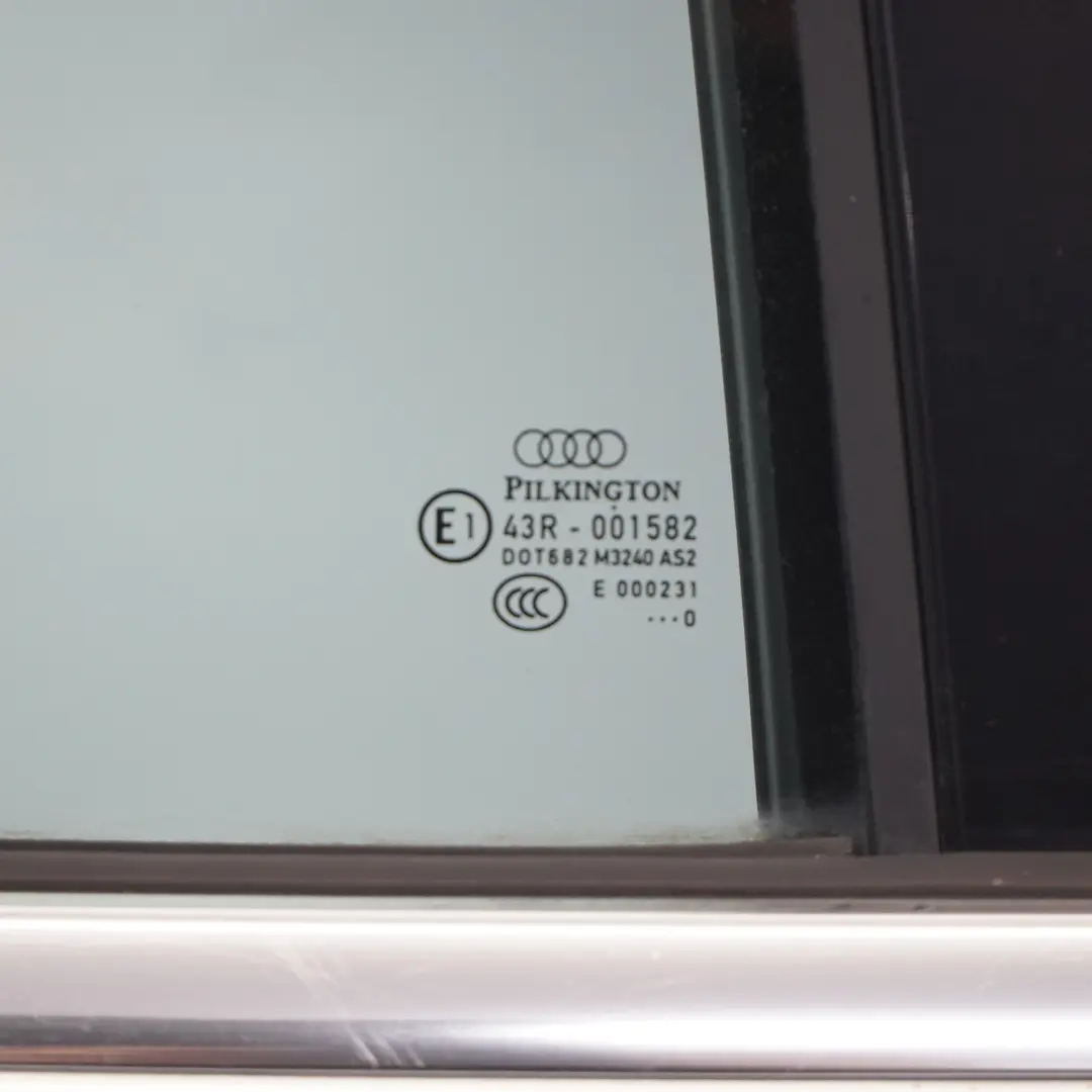 Puerta Trasera Derecha Panel Revestimiento Ice Silver Metallic - X7W para Audi Q7 4L con número de pieza 4L0833052 Audi Q7 4L Puerta Trasera Derecha Panel Revestimiento Ice Silver Metallic - X7W - SKU 4L0833052-ICS - Número de pieza 4L0833052