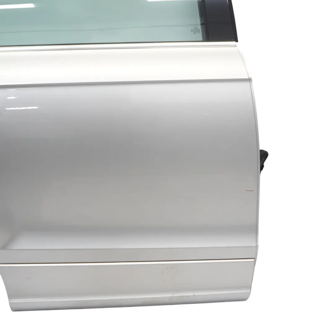 Audi Q7 4L Puerta Trasera Derecha Panel Revestimiento Ice Silver Metallic - X7W - SKU 4L0833052-ICS - Número de pieza 4L0833052