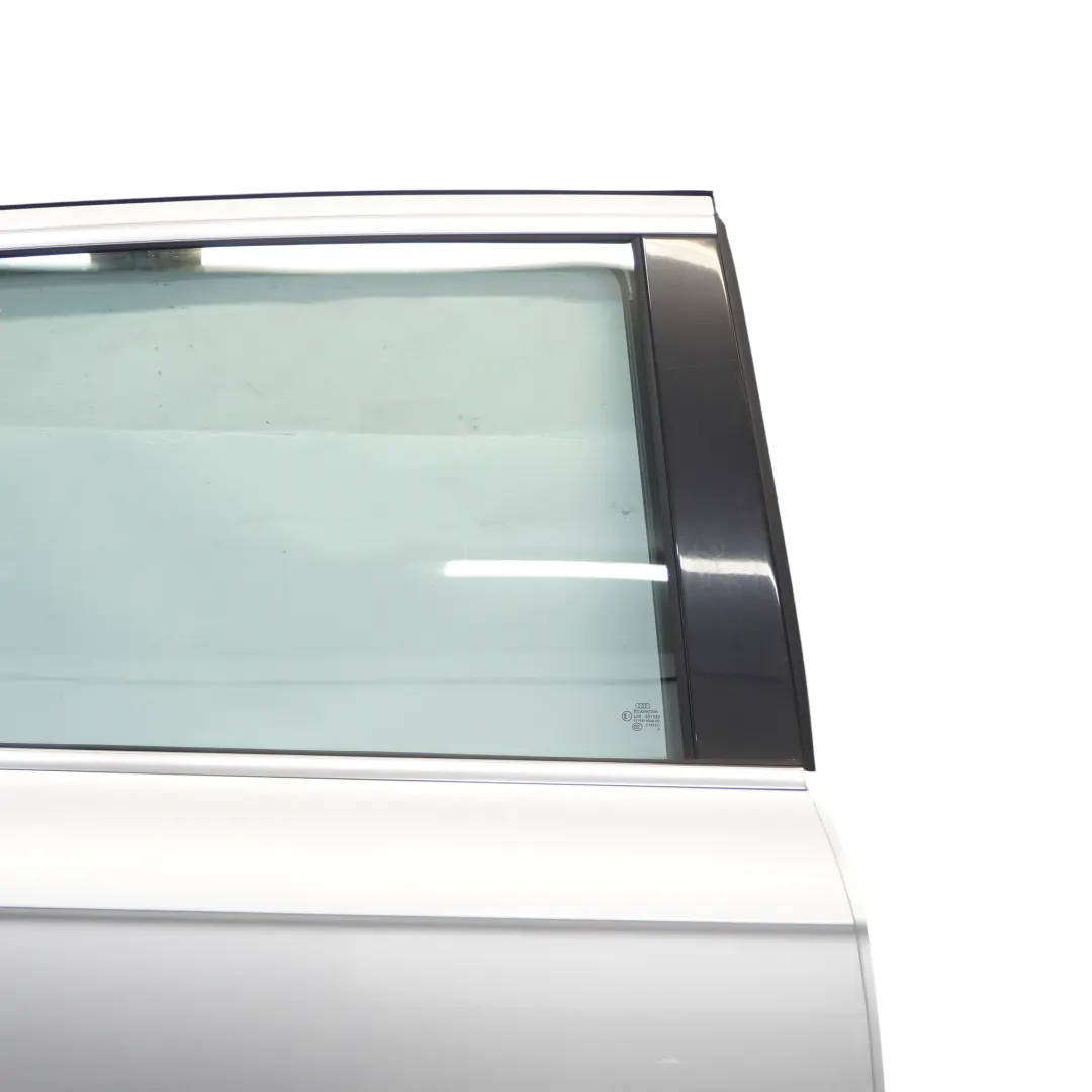 Porta posteriore destra Pannello di copertura Ice Silver - X7W per Audi Q7 4L con numero di parte 4L0833052 Audi Q7 4L Porta posteriore destra Pannello di copertura Ice Silver - X7W - SKU 4L0833052-ICS - Numero di parte 4L0833052