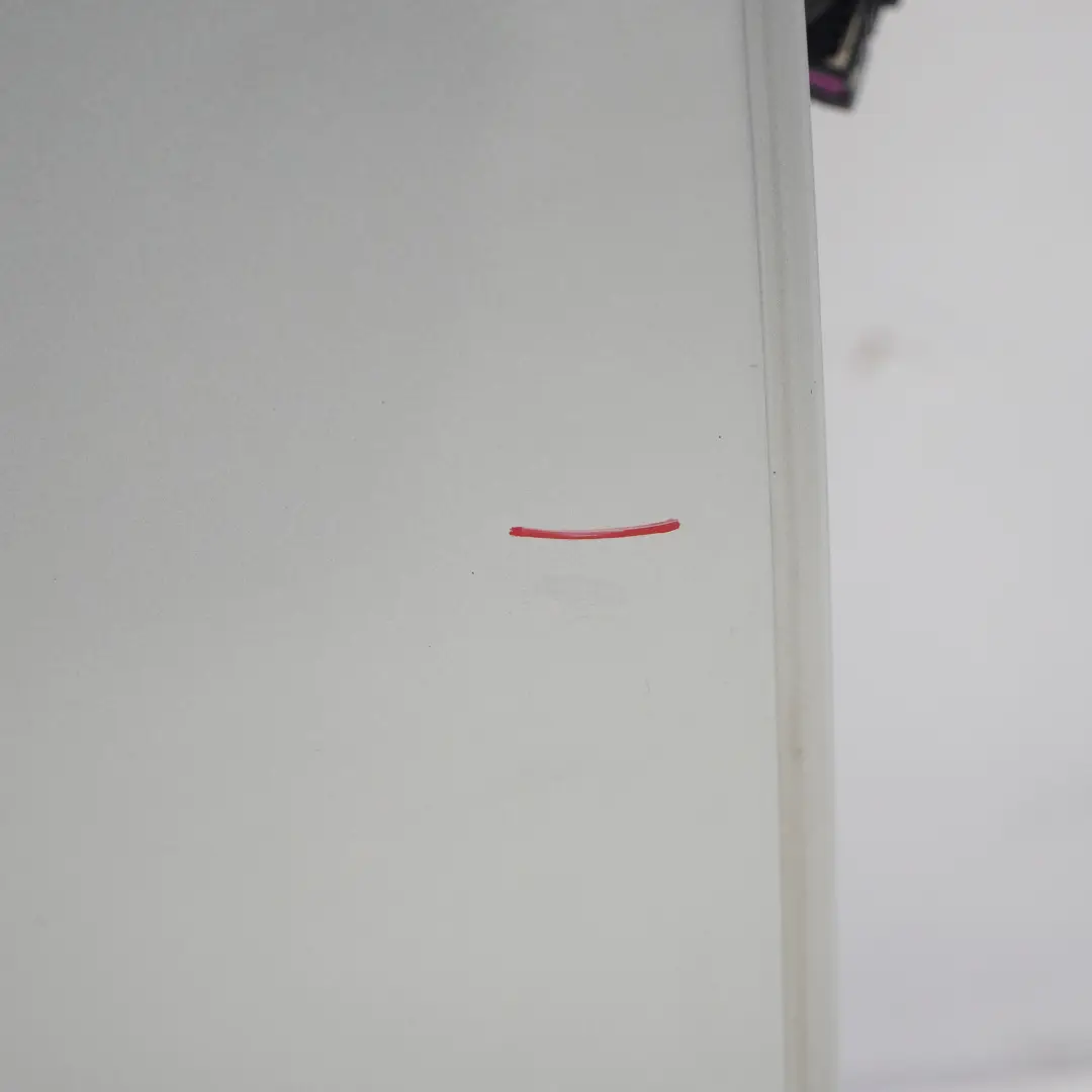 Puerta Trasera Derecha Panel Revestimiento Ice Silver Metallic - X7W para Audi Q7 4L con número de pieza 4L0833052 Audi Q7 4L Puerta Trasera Derecha Panel Revestimiento Ice Silver Metallic - X7W - SKU 4L0833052-ICS - Número de pieza 4L0833052