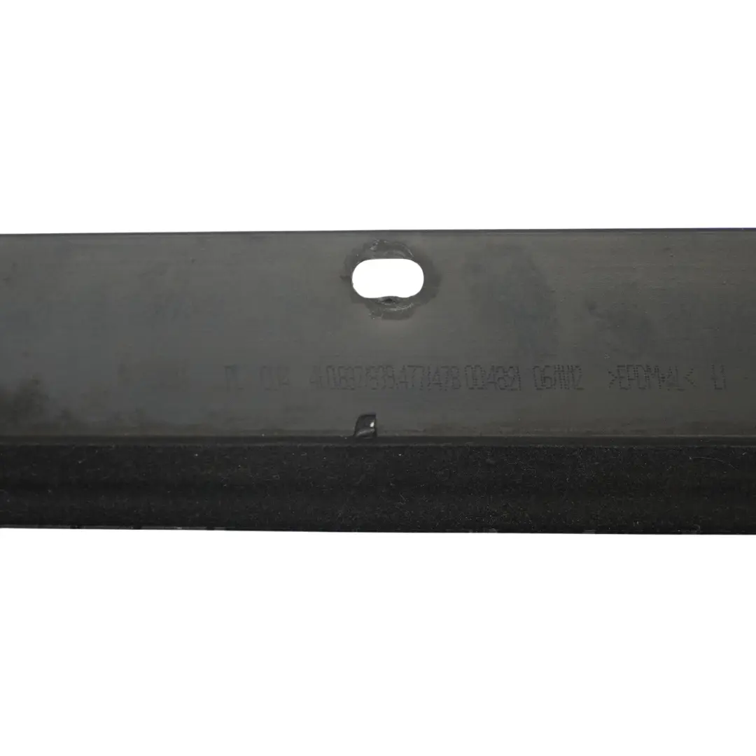 Puerta Delantera Ventana Burlete Alféizar Externo Derecho Sello para Audi Q7 4L con número de pieza 4L0837478 Audi Q7 4L Puerta Delantera Ventana Burlete Alféizar Externo Derecho Sello - SKU 4L0837478 - Número de pieza 4L0837478