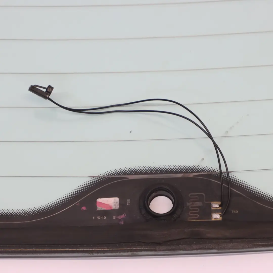 Szyba Tylna AS2 Szyba w Klapę Bagażnika Zielona C do Audi Q7 4L o numerze 4L0845501 Audi Q7 4L Szyba Tylna AS2 Szyba w Klapę Bagażnika Zielona C - SKU 4L0845501 - Numer Części 4L0845501