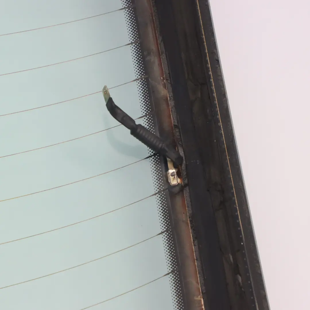 Szyba Tylna AS2 Szyba w Klapę Bagażnika Zielona C do Audi Q7 4L o numerze 4L0845501 Audi Q7 4L Szyba Tylna AS2 Szyba w Klapę Bagażnika Zielona C - SKU 4L0845501 - Numer Części 4L0845501