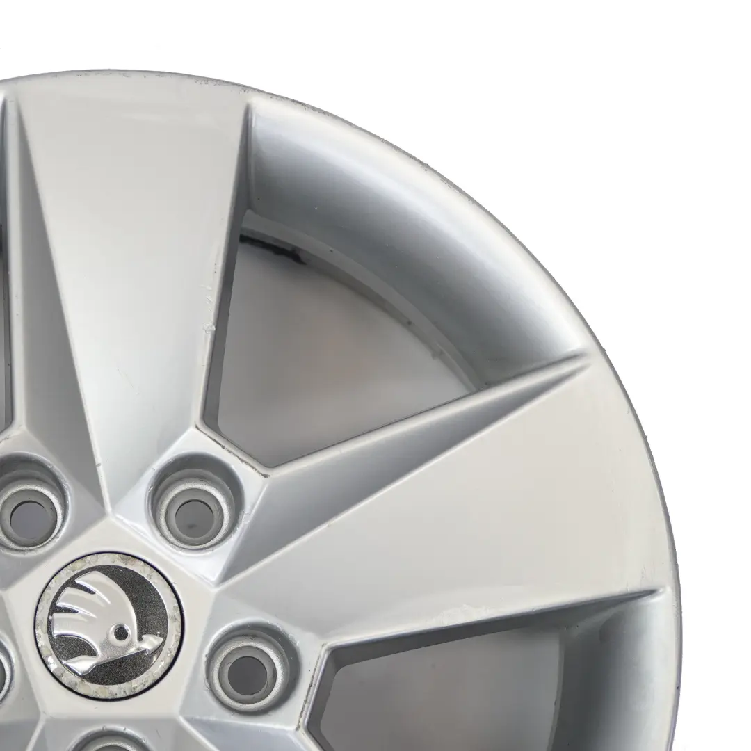 Mk3 5E Silver Alloy Wheel Rim 6,5J 16" ET:46 Star Spoke to Skoda Octavia with Part number 5E0601025H Skoda Octavia Mk3 5E Silver Alloy Wheel Rim 6,5J 16" ET:46 Star Spoke - SKU 5E0601025H-1 - Part number 5E0601025H
