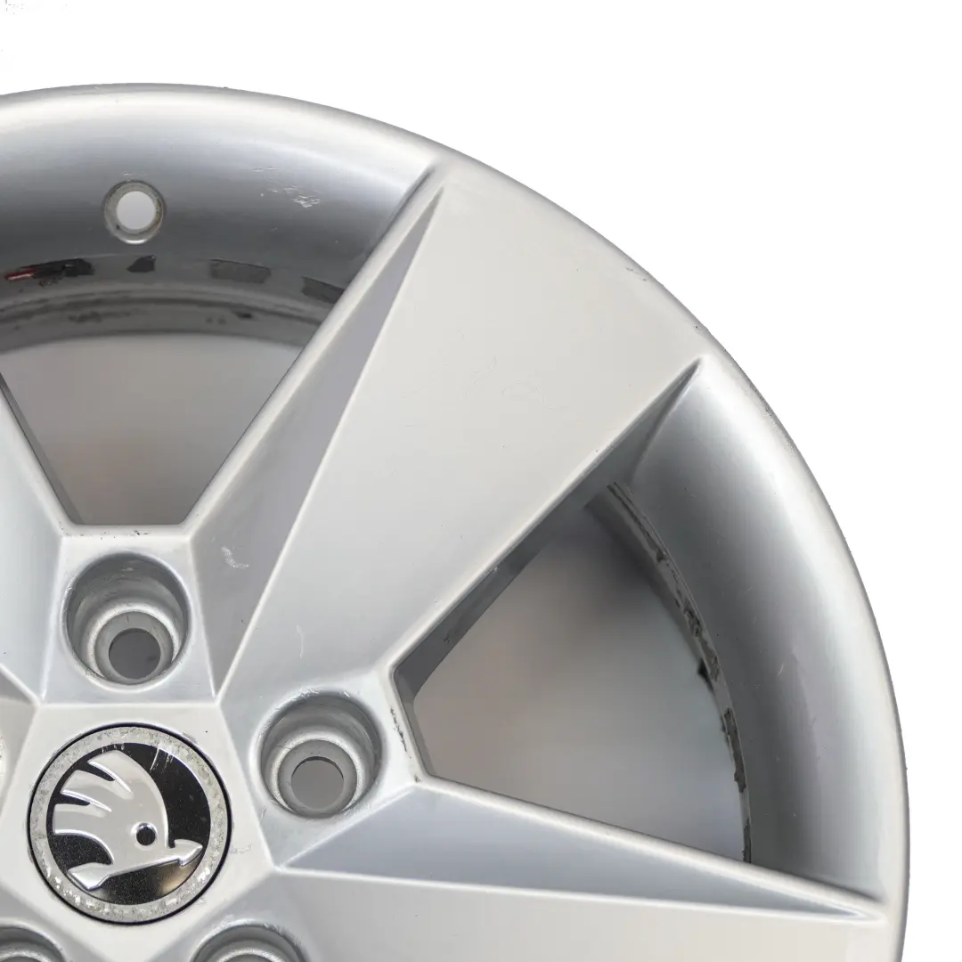 Mk3 5E jante alliage argent 6,5J 16" ET:46 Star Spoke pour Skoda Octavia à propos du numéro de pièce 5E0601025H Skoda Octavia Mk3 5E jante alliage argent 6,5J 16" ET:46 Star Spoke - SKU 5E0601025H-2 - Numéro de pièce 5E0601025H