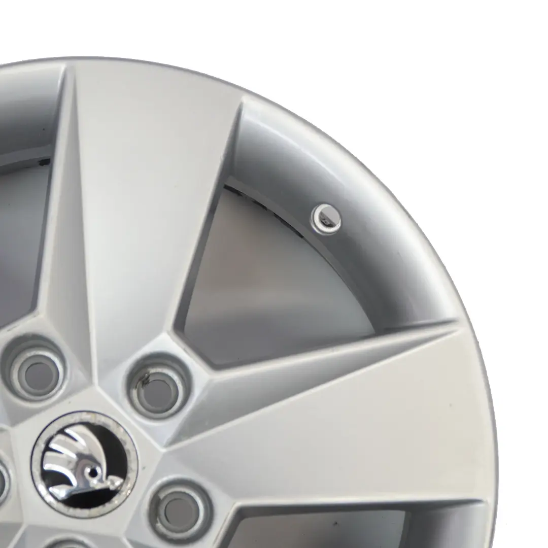 Mk3 5E Silver Alloy Wheel Rim 6,5J 16" ET:46 Star Spoke to Skoda Octavia with Part number 5E0601025H Skoda Octavia Mk3 5E Silver Alloy Wheel Rim 6,5J 16" ET:46 Star Spoke - SKU 5E0601025H-3 - Part number 5E0601025H