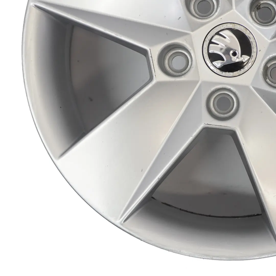 Mk3 5E Silver Alloy Wheel Rim 6,5J 16" ET:46 Star Spoke to Skoda Octavia with Part number 5E0601025H Skoda Octavia Mk3 5E Silver Alloy Wheel Rim 6,5J 16" ET:46 Star Spoke - SKU 5E0601025H-3 - Part number 5E0601025H