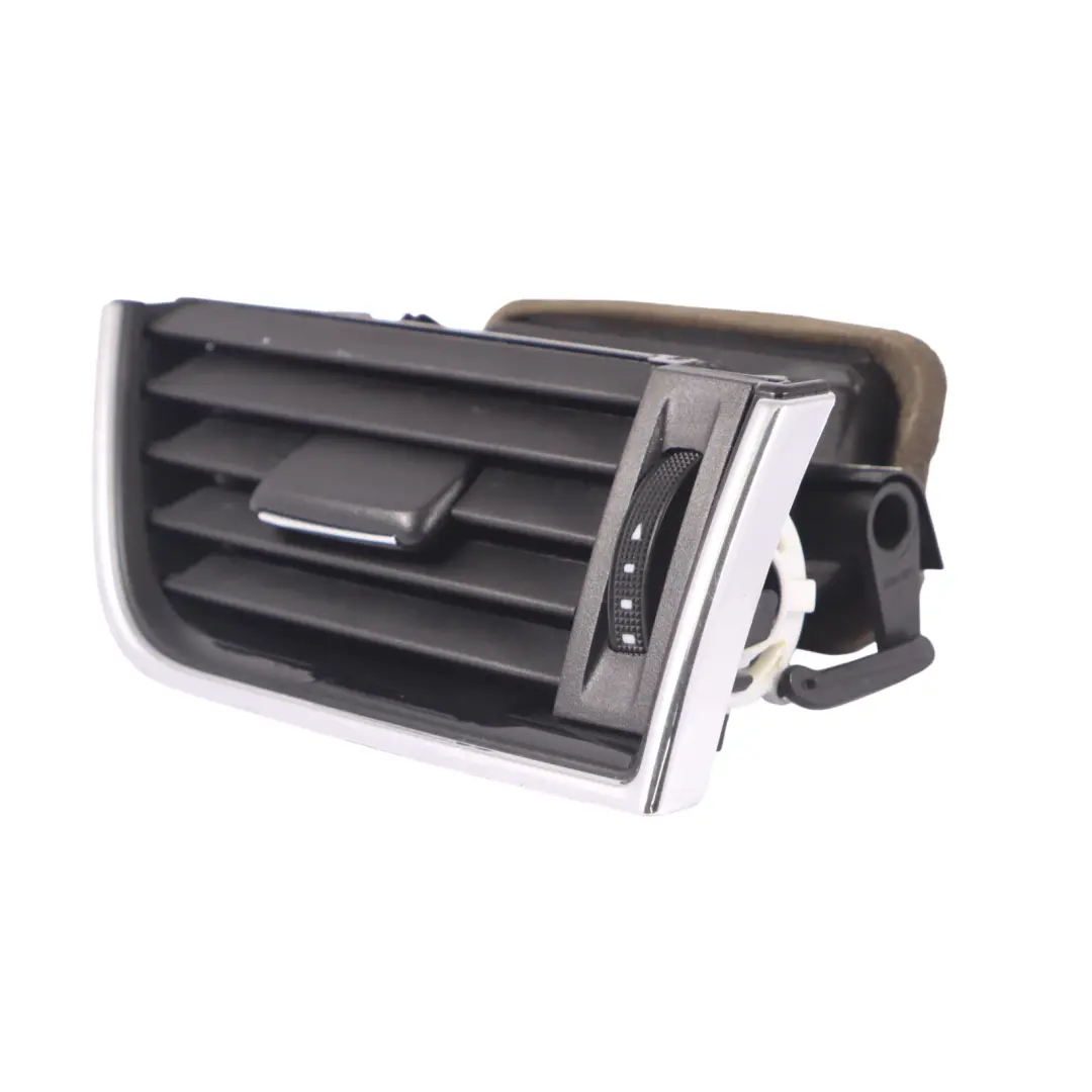 Kratka Nawiewu Powietrza Prawa do Skoda Octavia 5E o numerze 5E0819702C Skoda Octavia 5E Kratka Nawiewu Powietrza Prawa - SKU 5E0819702C - Numer Części 5E0819702C