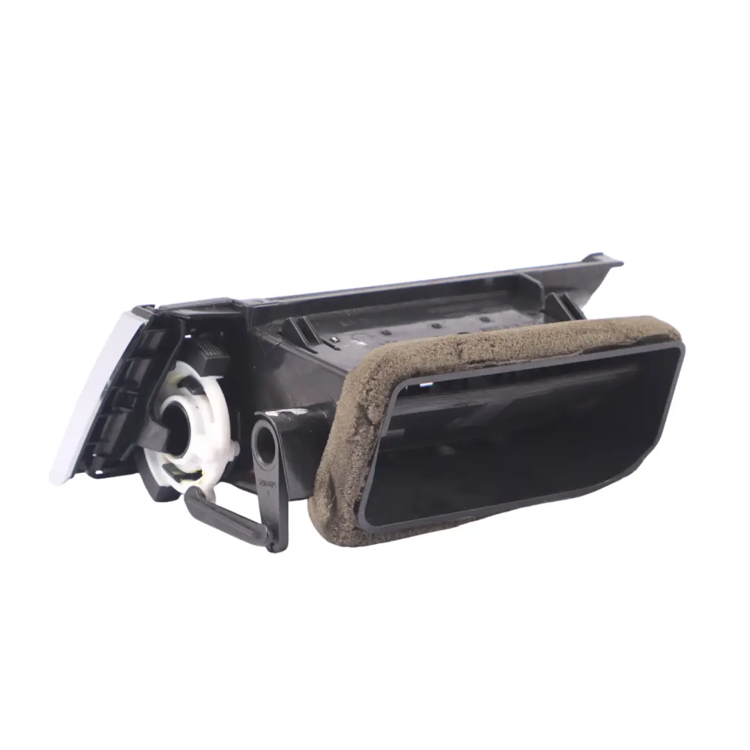 Front Armaturen Brett Lüftungs Düse Rechts für Skoda Octavia 5E mit Teilenummer 5E0819702C Skoda Octavia 5E Front Armaturen Brett Lüftungs Düse Rechts - SKU 5E0819702C - Teilenummer 5E0819702C