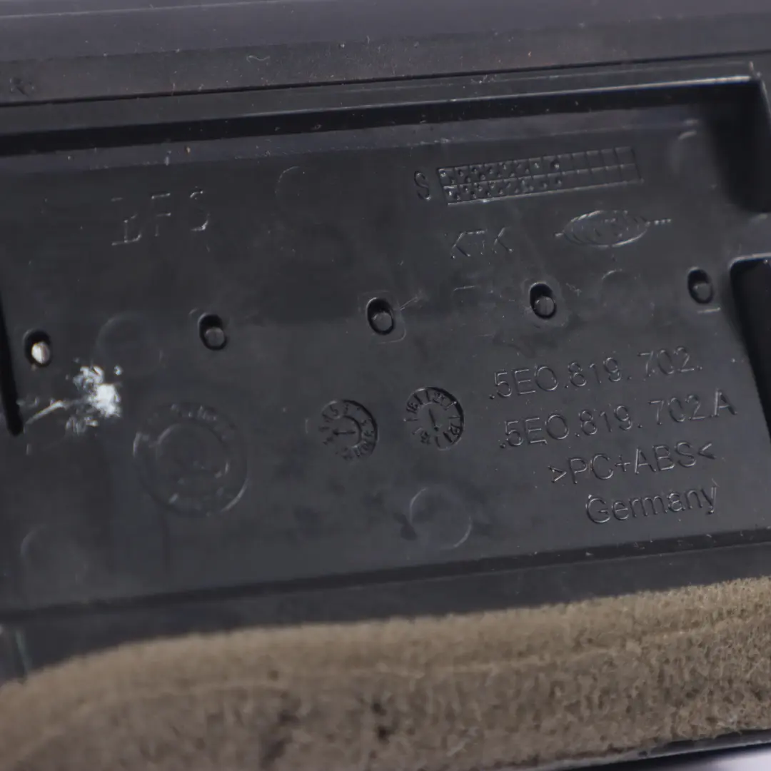 Front Armaturen Brett Lüftungs Düse Rechts für Skoda Octavia 5E mit Teilenummer 5E0819702C Skoda Octavia 5E Front Armaturen Brett Lüftungs Düse Rechts - SKU 5E0819702C - Teilenummer 5E0819702C