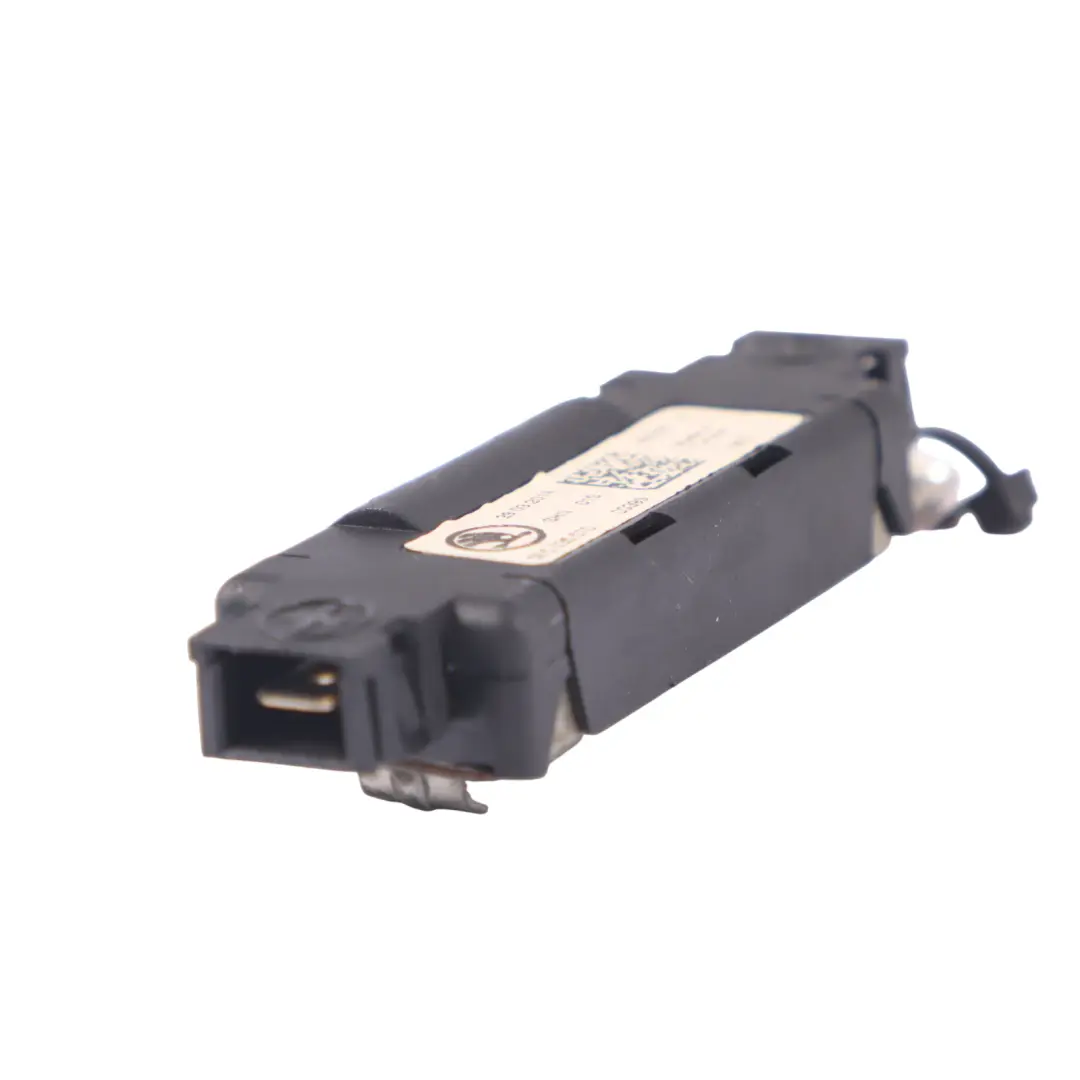 Aerial Antenna Amplifier Noise Filter to Skoda Octavia 5E with Part number 5E5035570 Skoda Octavia 5E Aerial Antenna Amplifier Noise Filter - SKU 5E5035570 - Part number 5E5035570