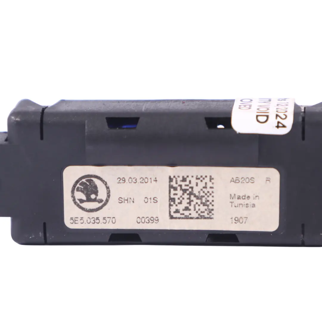 Aerial Antenna Amplifier Noise Filter to Skoda Octavia 5E with Part number 5E5035570 Skoda Octavia 5E Aerial Antenna Amplifier Noise Filter - SKU 5E5035570 - Part number 5E5035570