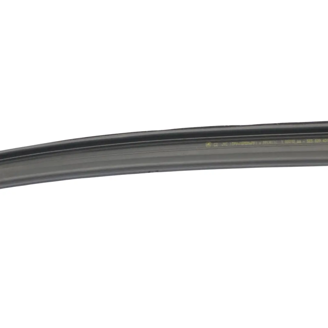 Skoda Octavia 5E Joint de rail de guidage vitre porte arrière gauche - SKU 5E5839431C - Numéro de pièce 5E5839431C