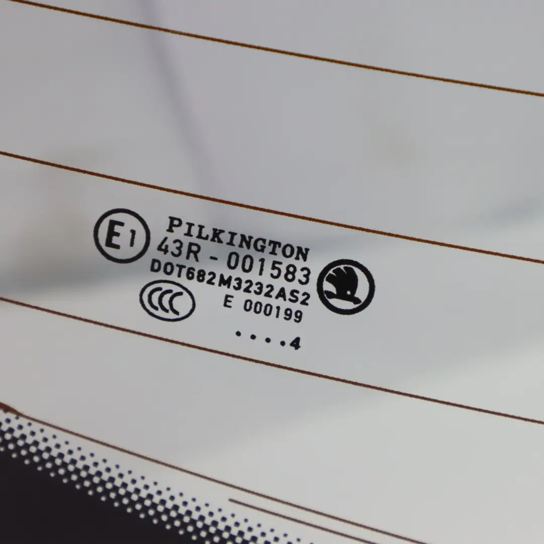 Szyba Tylna Klapy Bagażnika Podgrzewana AS2 do Skoda Octavia 5E o numerze 5E5845049AE Skoda Octavia 5E Szyba Tylna Klapy Bagażnika Podgrzewana AS2 - SKU 5E5845049AE - Numer Części 5E5845049AE